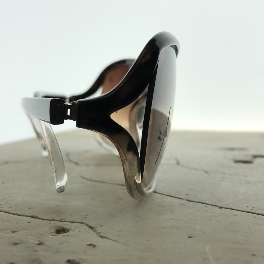 Vera Wang Round Tortoise Shell Thin Arm Brown Tint - image 4